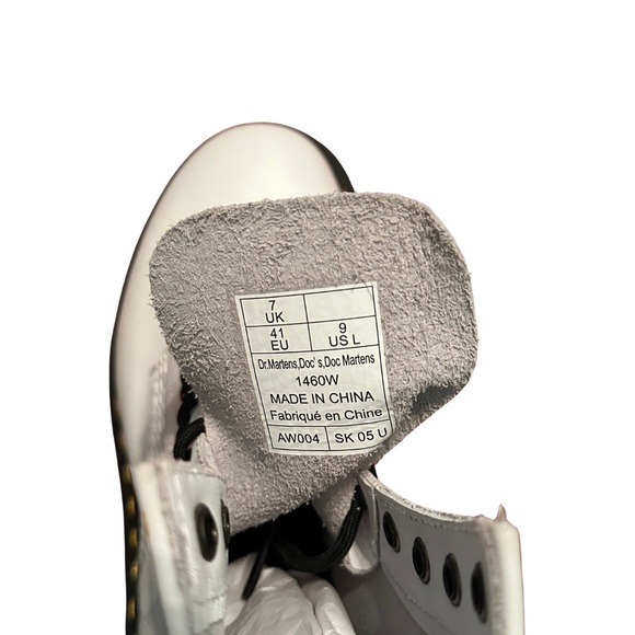 NEW IN BOX White Dr. Martens 1460 Women’s Smooth Leather Lace Up Boots - Picture 3 of 5